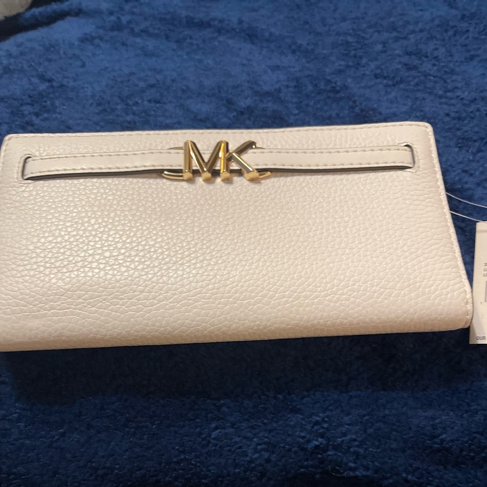 NWT Michael Kors Cream/white Leather Wallet with Gold Accent